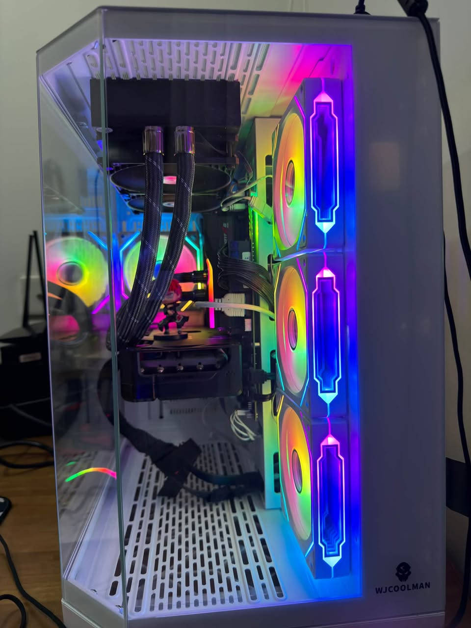 Core i7 13700F core 16/ 24 threads
Ram : G.SKILL TRIDENT Z5 2*16 (32G )  DDR5 6000 HZ

Hard : 128 SSD + 1TB HDD

Coleer : Arctic Liquid Freezer II 240 

M.B : asus tuf gaming b660M-plus wifi

Power : 850W
بدون كارت شاشة !!!
 صار سنه من ماخذها تجي تفحص وتاخذها بس تحتاج كارت اذا تريد تفحص لان معالج بدون كارت مدمج 
مكاني بغداد الشعب 
رقم واتس تواصل 
***********
