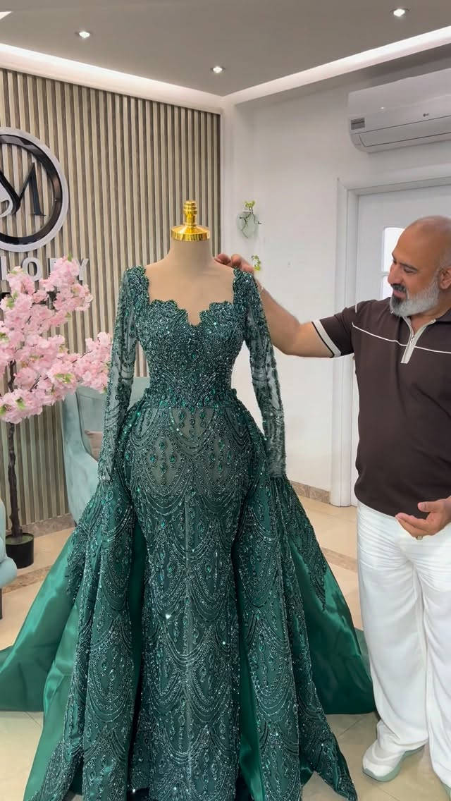 كل ماهوة جديد ومميز تصميم يخطف الانظار من اول لحظة بتصميم فخم 
مصمم فقط للعروس المميزة 👰🏼‍♀️
الاستفسار راسلونا ع الخاص ***********
او زورنا عنوانا بغداد حي الجامعة شارع الربيع قرب نفق الشرطة مجاور لقمة مقابيل مرطبات المنار #اكسبلور_فولو #بدلات_زفاف #فساتين_سهره #الشعب_الصيني_ماله_حل😂😂 #بدلات_عرائس
