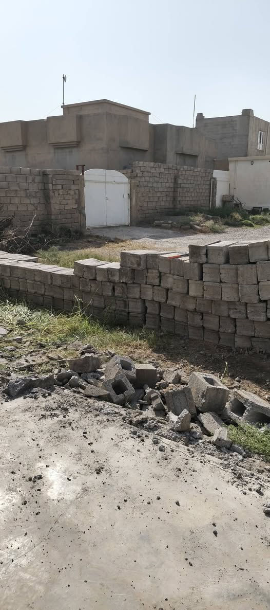السلام عليكم يوجد كادر متخصص بالبناء واللبخ وتفليش الصبات تعديل البيوت من الداخل وجميع الاعمال/***********
