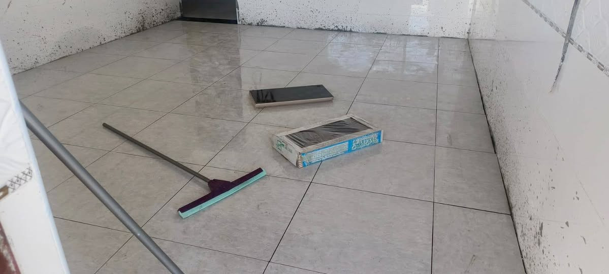 هذا من رزق ربي الحمد لله . خلفه سيراميك متفرغ حاليا اعمل في كافه مناطق المقداديه شغل درجة اولى واسعار جدا مناسبه لتواصل على هذا الرقم ***********  🌹
