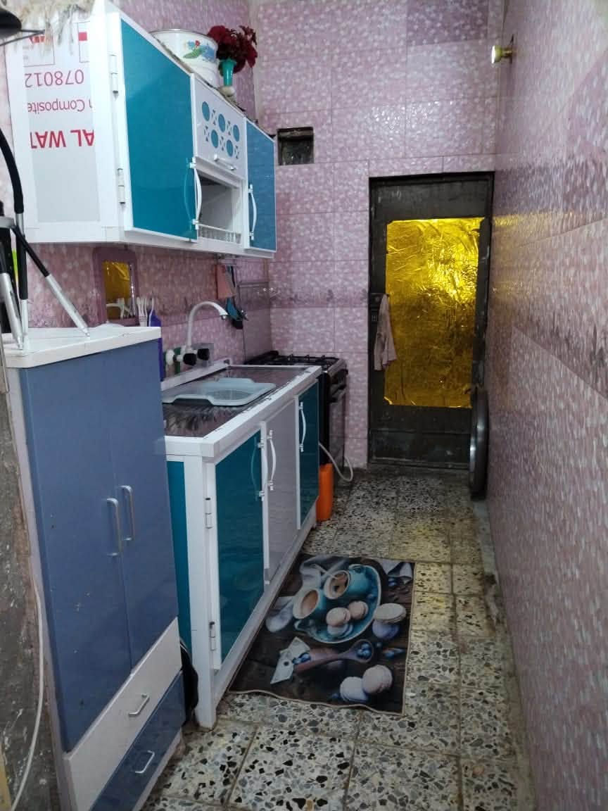 بيت 75 متر للبيع سعره 14
يتكون من غرفه نوم وصاله ومطبخ واستقبال 

مكانه 

حي ميسان شارع ٦٠  قرب سكله الكرعاوي 

*********** واتساب
