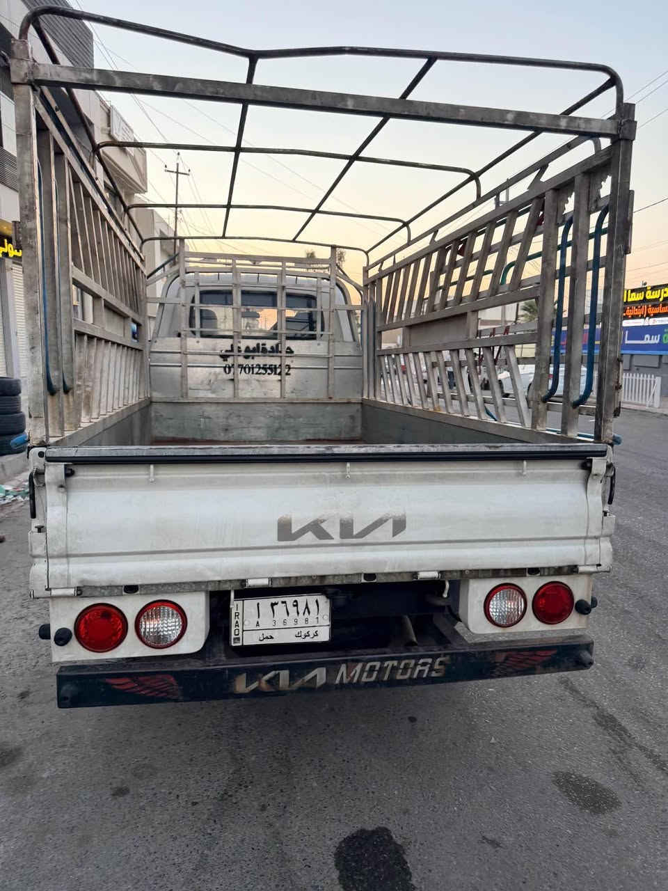 كيا حمل 4000 للبيع 🚚✨
 النوع: كيا حمل 4000 (عادي)
 الموديل: 2023
 المسافة المقطوعة: 132 ألف كم 🛣️
 المواصفات والشرط:
 طخم تاير جديد بالكامل 🛞
 الإطارات الخلفية مرفوعة قياس (185 R14)
 قمارة وبودي كامل
 گیر ومكينة وكهربائيات بشرط ⚙️⚡
 استخدام يد واحدة (أول يد) 👤
 الضرر (الصبغ والعدال):
 تعديل على البارد قدر شبر بباب السايد (الراكب)
 تعديل على البارد قدر شبر بالبونيد الأمامي
 الرقم والملكية:
 رقم كركوك 🇮🇶
 السنوية باسمنا مباشرة وبشرط التحويل 📄
 السنوية جديدة ومجددة لغاية 2028
 السعر: 178 ورقة (17,800$) وبيه مجال معاملة بسيطة 💵
 الموقع: كركوك - رحيماوة 📍
📞 للتواصل والاتصال أو واتساب:
***********
***********
*********** كركوك, العراق
