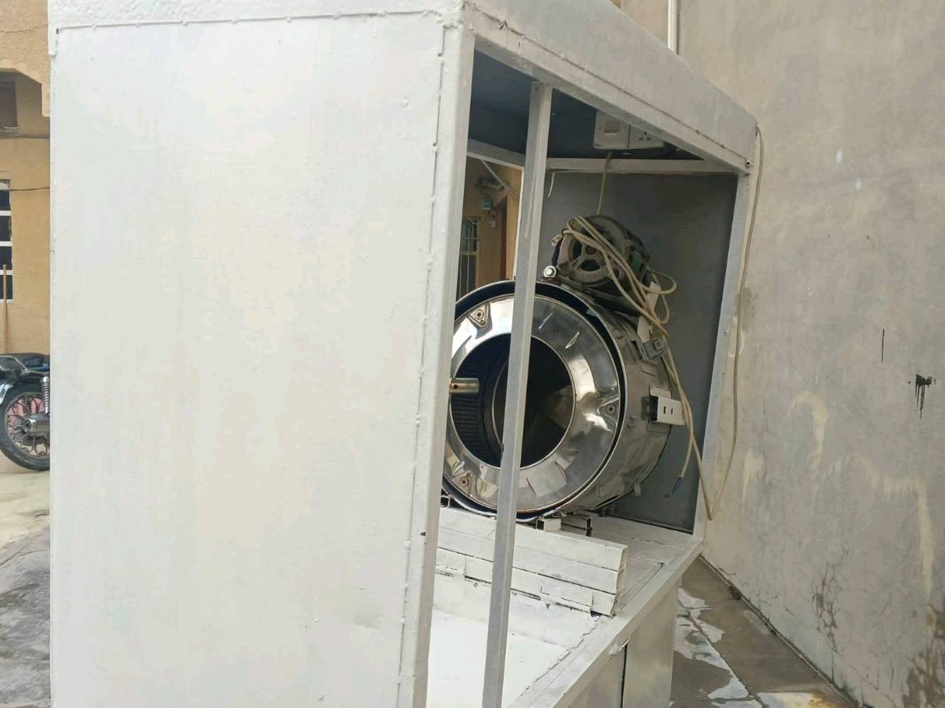 عربانة حب شغاله وكامل ملحقاته موجوده للبيع سعر ٣٠٠وبيه مجال شي قليل الاتصال على الرقم ***********