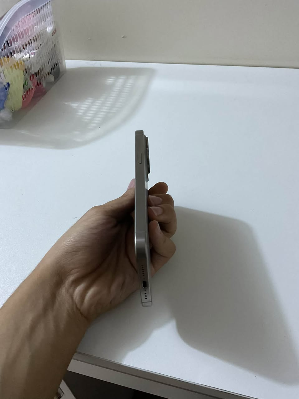 ايفون 15pro max شرق اوسط للبيع
السلام عليكم ايفون 15 برو ماكس نظافه ١٠٠٪؜ ما بي نقطه زلخ مثل ما موضح بل صور بطاريه 82 ماستر شرق اوسط السعر 975 وبي مجال حك جيه 
مكاني نجف
الرقم ***********

