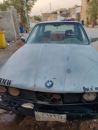 سياره BM زعره للبيع او المراوس جاهزه شغاله مكينه وكير ونجي 07826654471