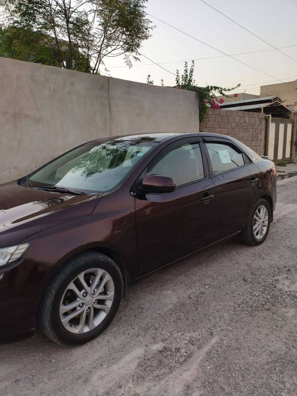 للبيع سيراتو 2011 بيها صبغ بالباب
شويه بالجاملق سعر 90 اتصل ***********
