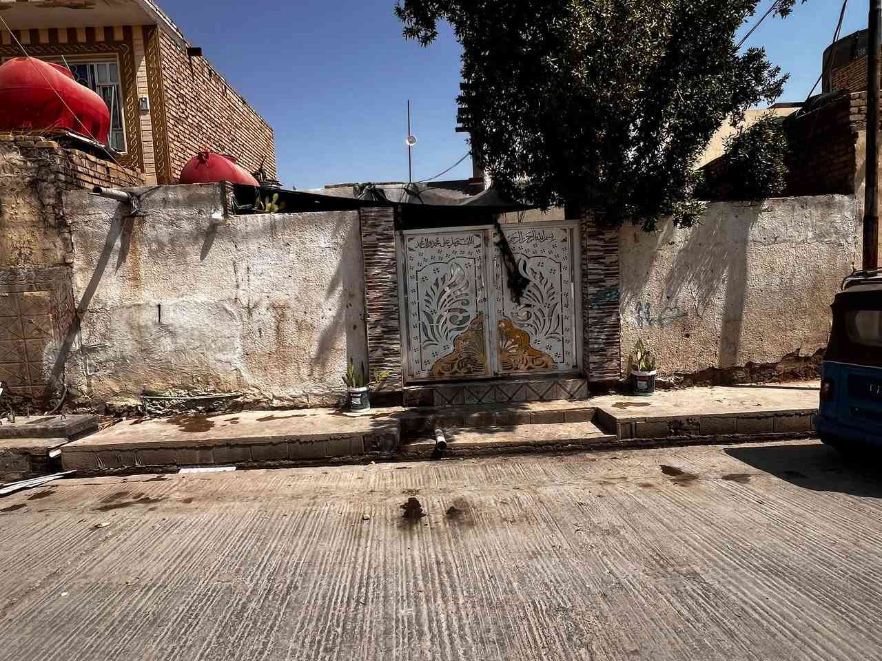 ‏بيت للبيع بحي العسكري مساحة 200 ***********
