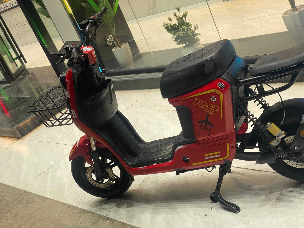 R8 للبيع
ماطور نضيف
ملف1500 
بطاريات عدد 5
سرعه حقيقي 65 
السعر 330 وبي مجال 
تواصل خاص أو على الرقم *********** بي واتساب فقط
