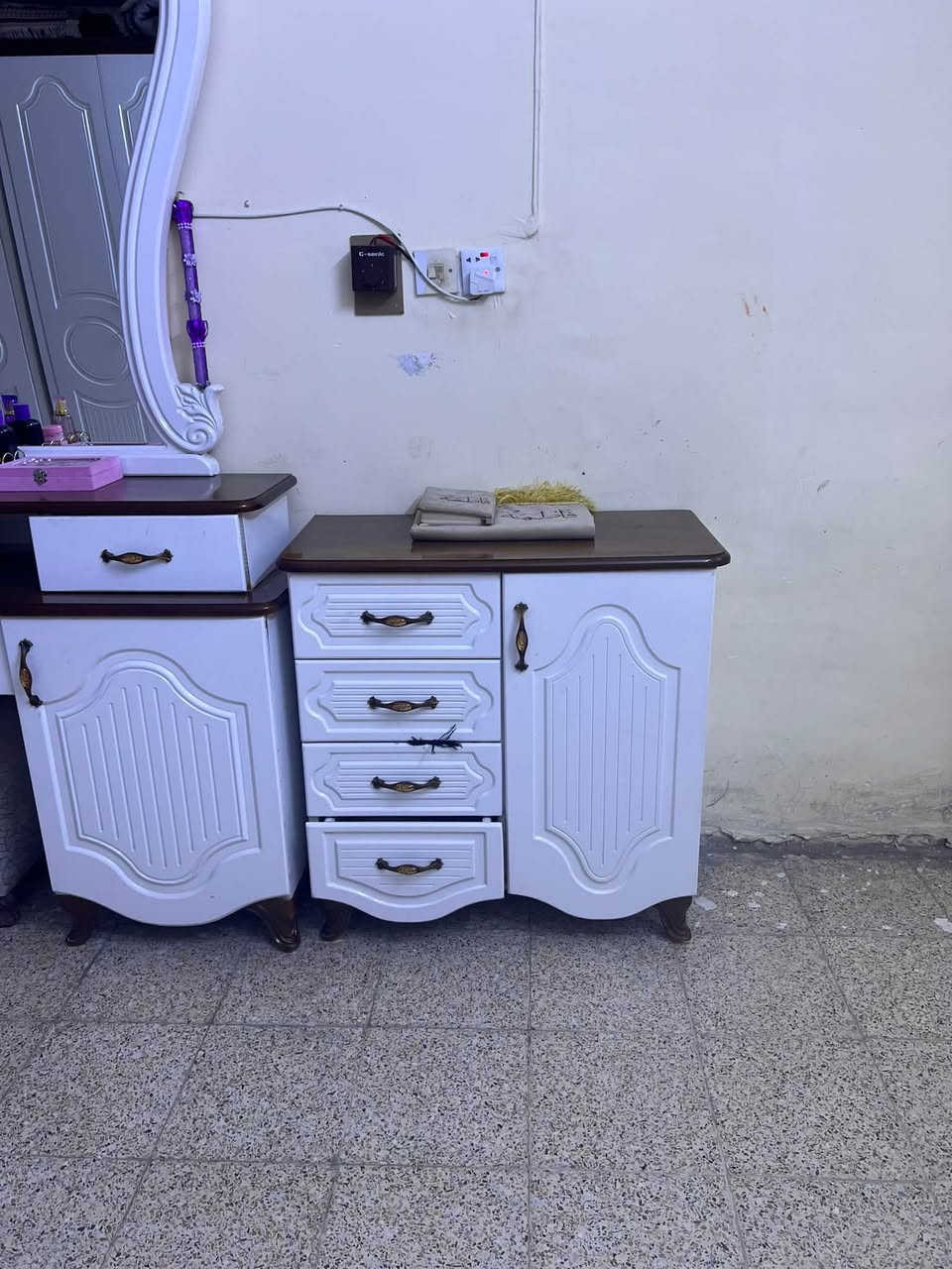السلام عليكم غرفه نوم للبيع صاج تصميم تركي مثل ما موضحه بل صور نضيفه نضافتهة ٩٩٪؜
سعرهة ١٦٠٠وبيهة مجال للشراي 
***********رقم الاتصال
