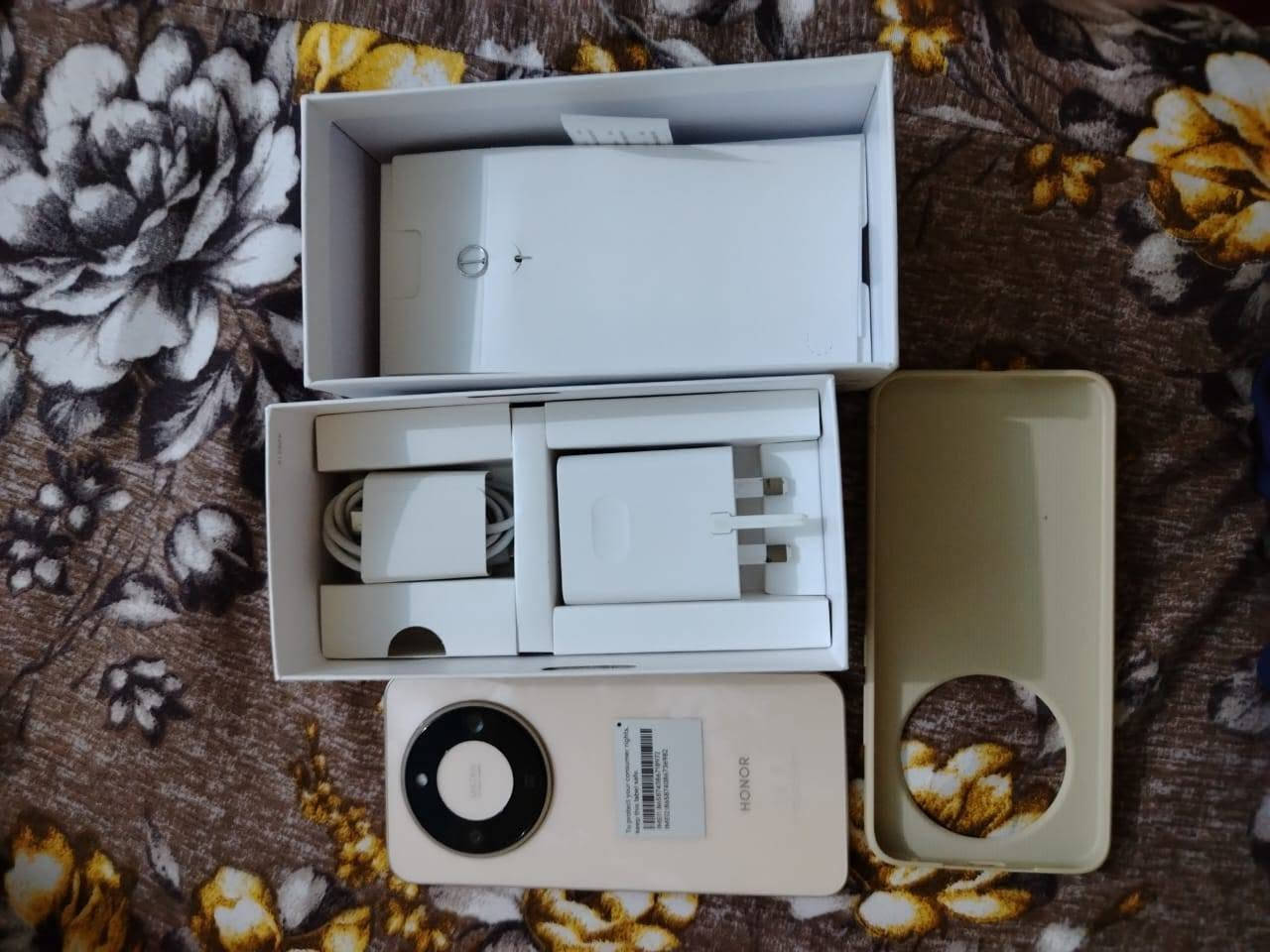 جهاز هونر x9d 5G  استعمال 3 ايام جديد كامل ملحقات
اخذته ب550
واريده ب450  جديد والله
للاستفسار رقم هاتف او خاص 
***********
