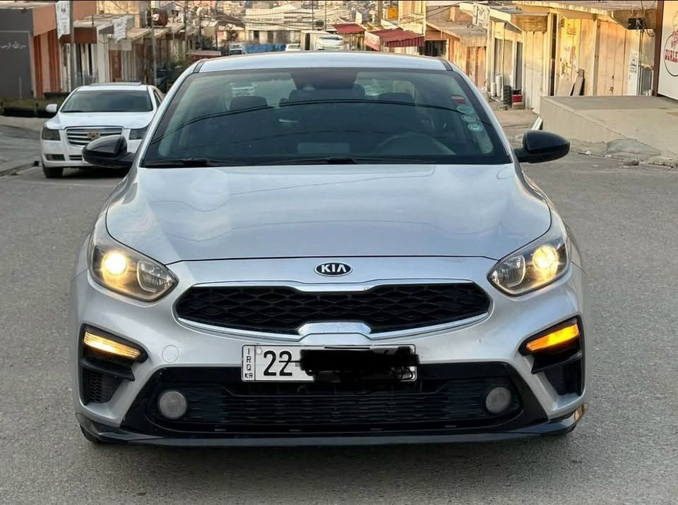 السلام وعليكم كيه فورتي 2020 سياره مال بيت ربع ماتصرف عليها محرك 2000دوش المرغوب كير At المرغوب ضرره موضح في السونار طغم جديد تايرات جديد سعره ١٢٠ وبيها مجال للطيبين للستفساره واتساب ***********
