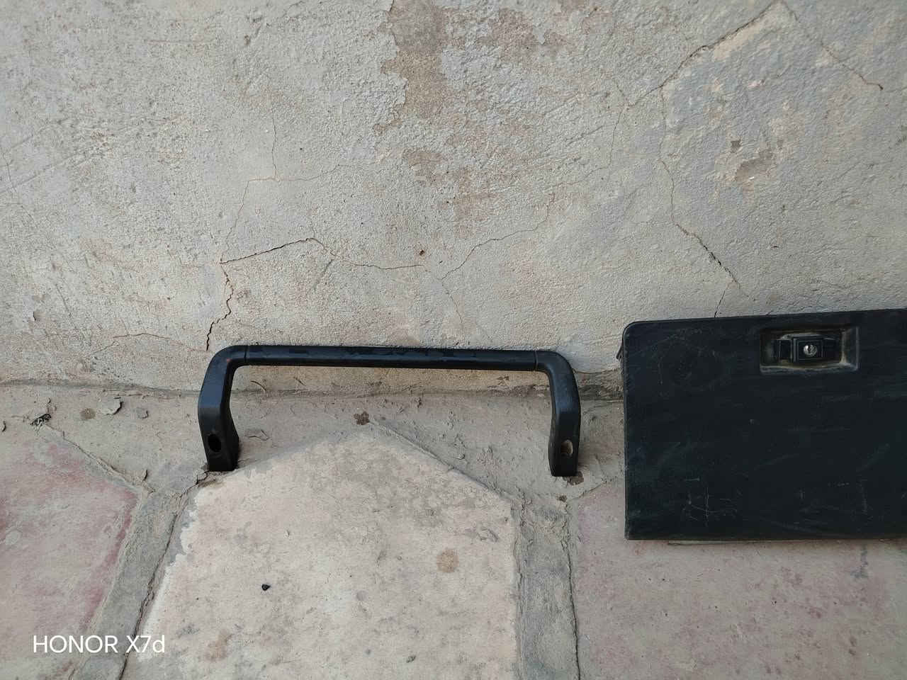 السلام عليكم من رخصت الادمن لوكير ومجمع استرين كامل حتى الجوزه ودرع مكان بابل الحمزه الغربي للبيع ***********

نص مكتوب في الصور:
- HONOR X7d