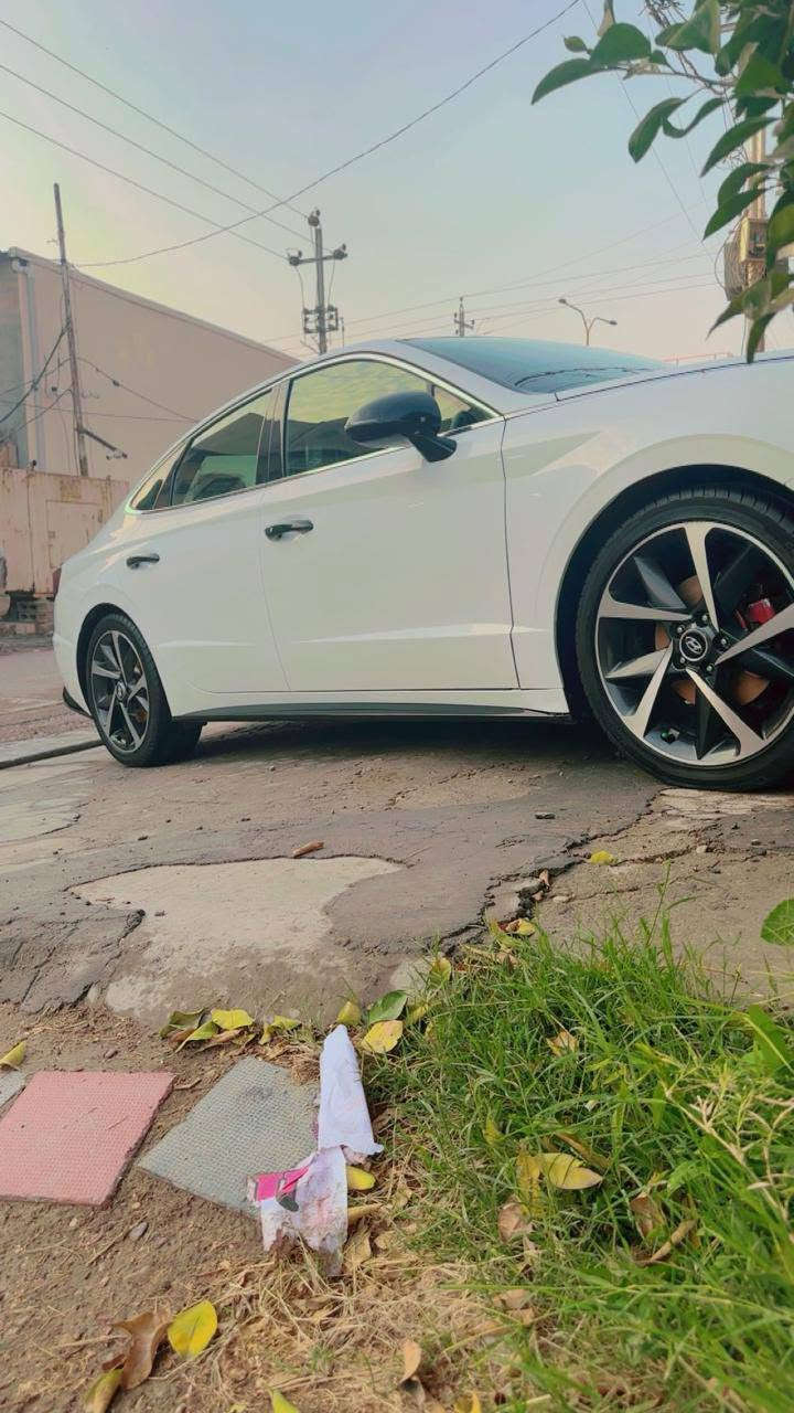 سلام عليكم عندي سوناتا 23حادثه جاملغ وربع البنيد صبغ مكفوله من دواخل يرباك برده سياره جديده وخير من الله مناقصه شي فول مواصفات محرك 1600تيربو بسمي تحويل ثاني يوم سعر 175وبيه مجال ***********

