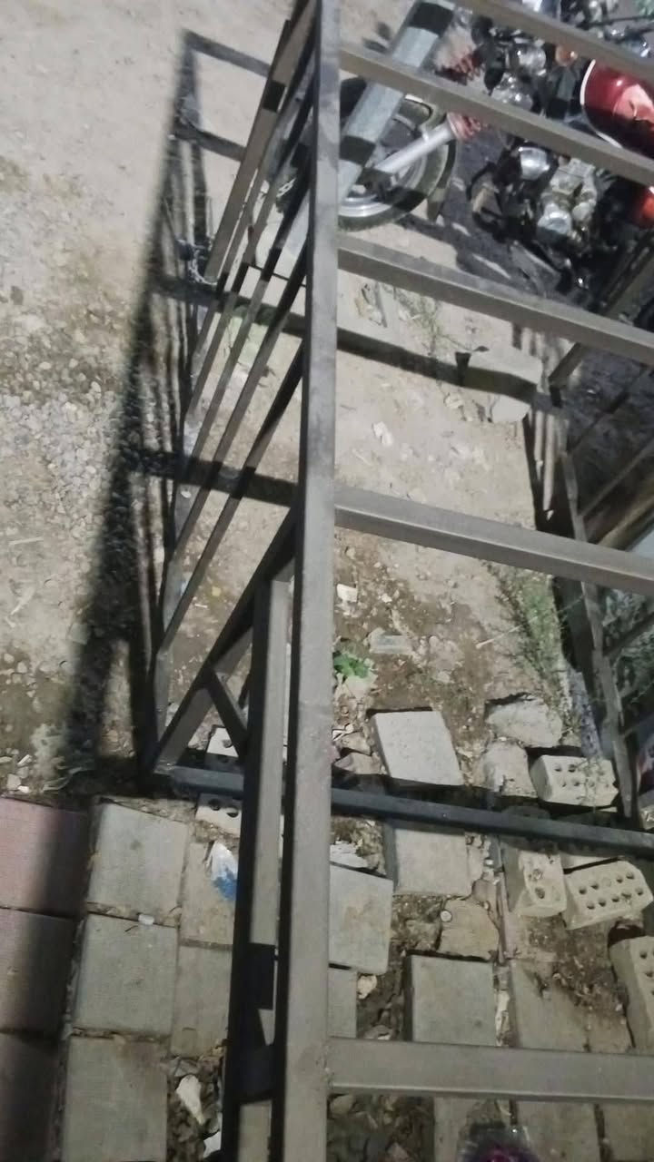 السلام عليكم شباب محجر كامل هو والكراسي للبيع جديد عنواني بغداد اللي حابب يتواصل وياي على***********
