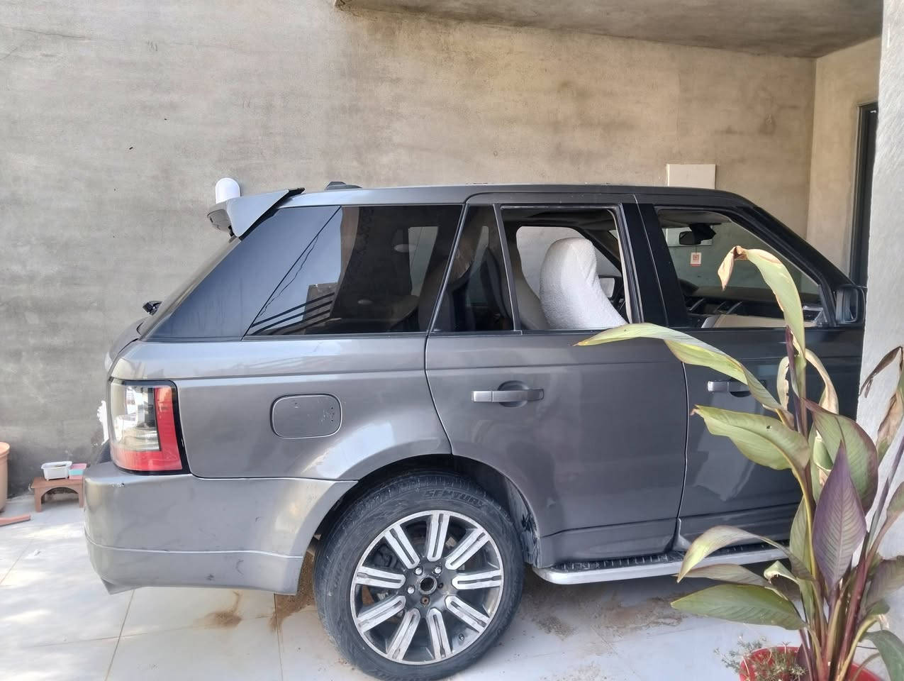 Ranj rover
مۆدێل 2013 گێڕومەکینەی بەشەرت تەبریت ساردوگەرم
بەشەرت بۆیاخی نیە دەعم ولێدراوی نـیە تۆماتیک و فول مواسەفات سڵاید .....
بۆ ئاڵوگۆڕ بە پاتڕۆڵ مۆنیکا لێکزز سەیارەی بەرز هەرشتێک
لەسەر دڵ گرتن
***********
*********** ڤایبەرو واتسئاب کۆڕەک
