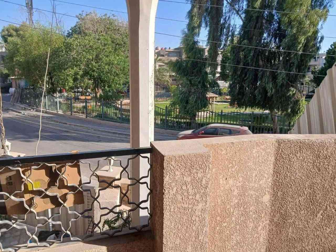 🏡 فرصة مميزة للإيجار في السيدية ✨
إذا كنت تبحث عن الراحة، والخصوصية، والموقع المثالي، فهذا العقار هو خيارك.

📍 الموقع: السيدية – مقابل حديقة ساحة الهنداوي، يبعد دقيقة واحدة فقط عن الشارع التجاري، وخلف أسواق حمص.

🏠 التفاصيل: ✅ المساحة: 150 م² ✅ الطابق الأول 🛏️ 3 غرف نوم واسعة 🍽️ مطبخ 🚿 حمام 🪜 درج مستقل 🌿 بلكونتان بإطلالة جميلة

⭐ قريب من جميع الخدمات والأسواق، وفي منطقة هادئة ومناسبة للعائلات.

💰 الإيجار: 750 ألف دينار شهرياً

📞 للاستفسار: ***********
