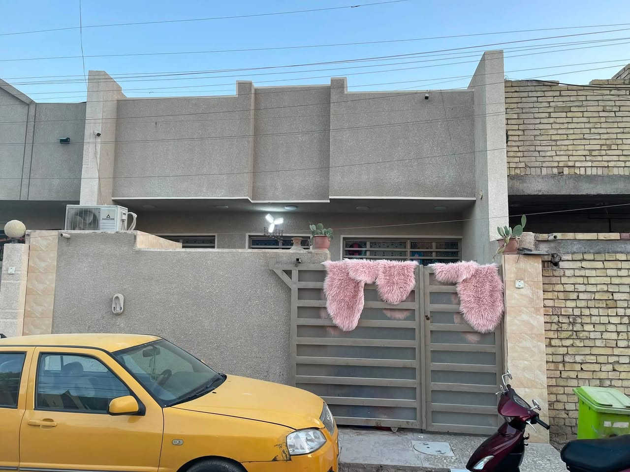 بيت لبيع طابقين شارع الزوراء قرب اسواق المصطفى مساحه130متر***********
