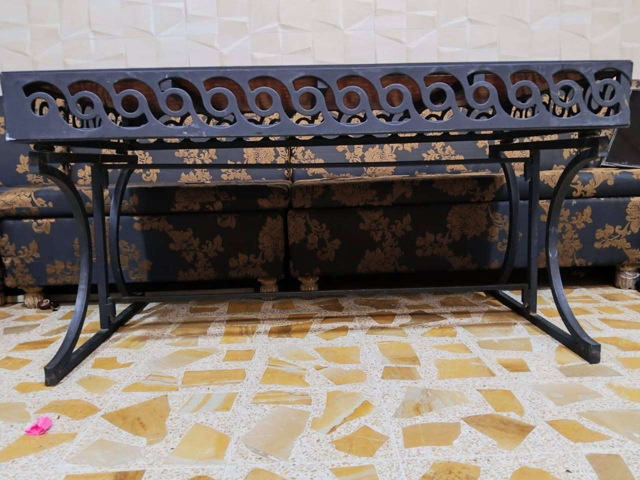 ميز طعام فصال حديد طراز درجه اولى حديد ثقيل سهل الاستخدام والتركيب واذا ماتحتاجو تطبقوا وتشيلوا بصفحه الحجم 140سم*80سم والارتفاع 74سم السعر 90 الف ***********
