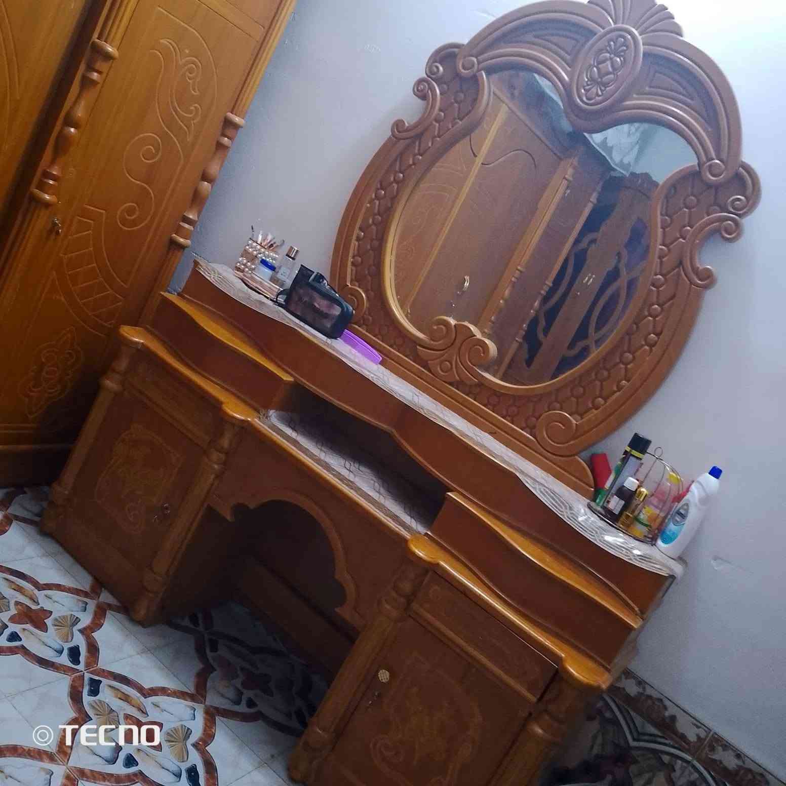 غرفه لبيع نضيفه انضف من الصوره خشب ثقيل تزكام السعر مناسب كلش
السعر خاص 
 اتصال  او مراسلة لرقم ***********
