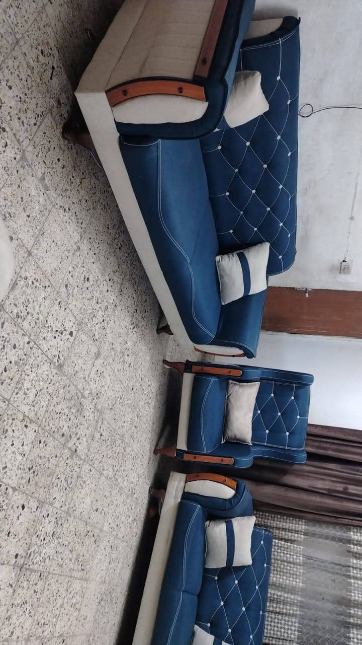 تخم 10 مقاعد اخو جديد اي ضرر مابي نضافه فوول خشب بلوك اسود تسكام كلش ثكيل سعر 400 بي مجال مكان البياع *********** يوجد واتساب
