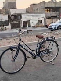 بايسكل بناتي للبيع حجم 27 البيسكل ما ناقصة شي السعر خاص او لستفسار اتص...