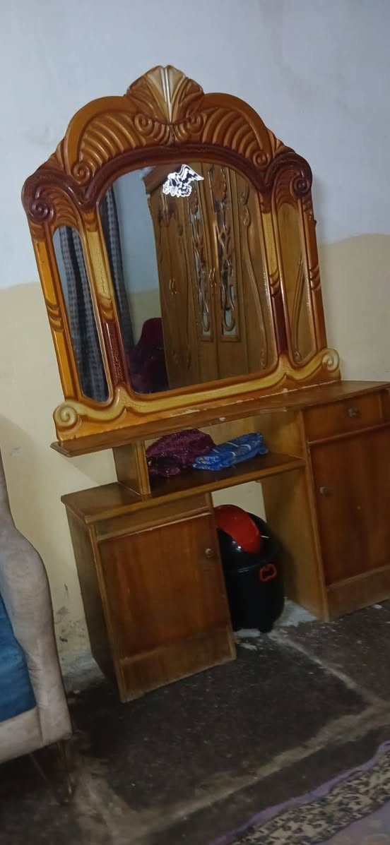 البيع قرفه اخشاب ٦بيبان جديده كامله مكانها حفريه لاستفسار على رقم ***********☆***********
