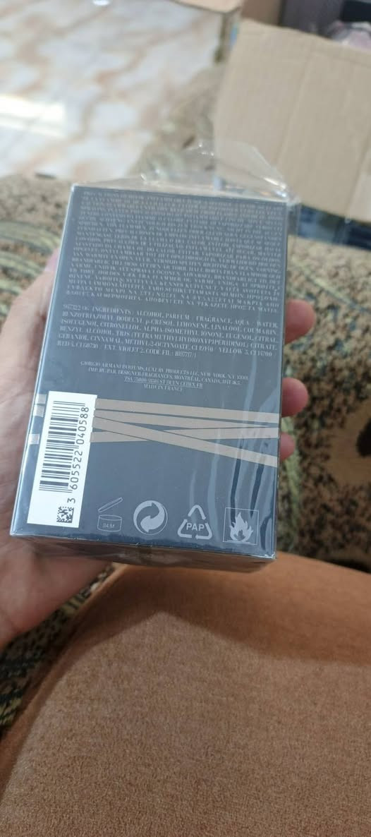 السلام عليكم
عطر سترونجر وذ يو للبيع 
واتساب ***********

