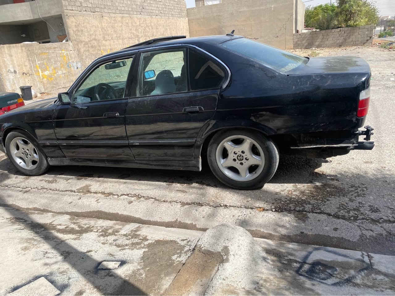 سياره بيئم مه كينه 525گيرتوماتيك ئارم بلاستك هه ولير موديل 1992 فوله گيرو مه كينو ئارمي به شرت سياري ماله وه يه توزي ده سكاري ده ويت بو ته عمير 
سعري 25 وه وه قه 
***********فايبر واستاب 
*********** أربيل, العراق
