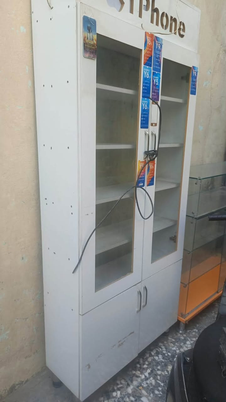 فاترينه ديلاب الوجهه جام  وفاترينات عدد ٢  ٣٥٠الف 

المكان بغداد الجديدة 

مكلف بل نشر 
لاستفسار 
‏
***********

