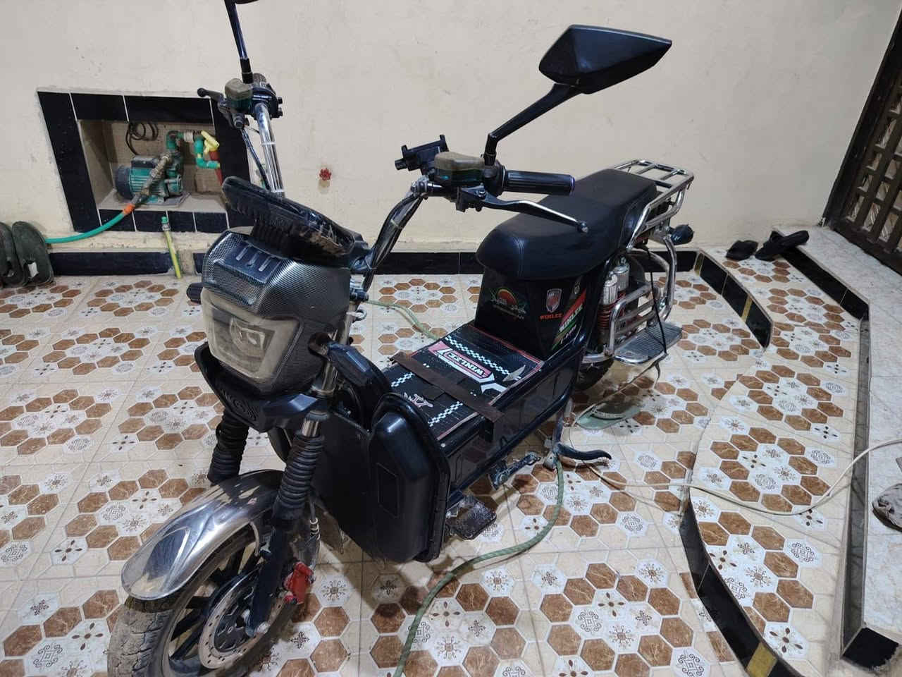 دراجه شحن هارلي نضيفه استخدام سنه بطاريات نضيفه دراجه جاهزه سعر الدراجه 600 وبيها مجال الرقم الهاتف *********** يوجد واتساب
