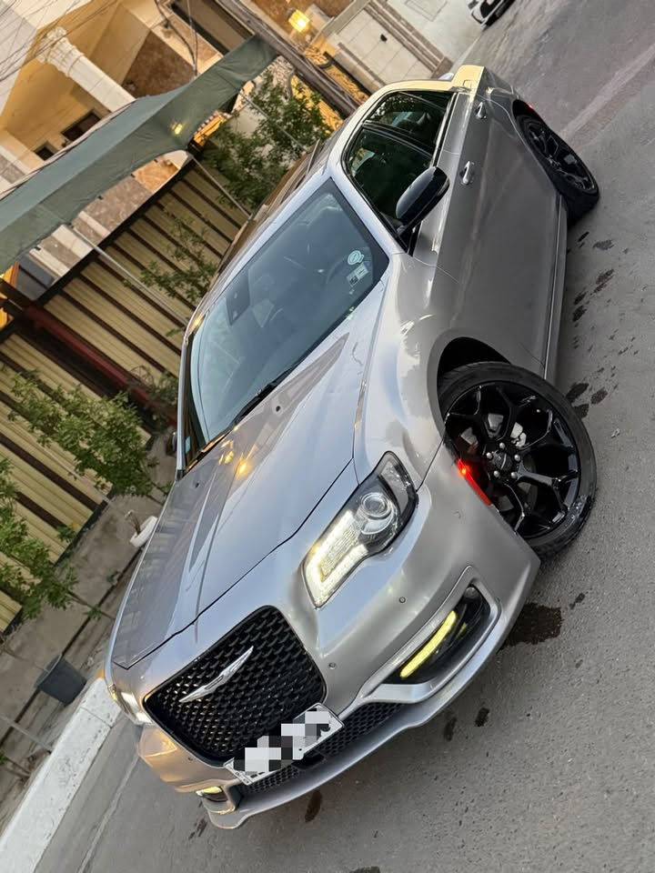 السلام عليكم للبيع كرايسلر c300 موديل ٢٠١٨ اصل وراد داخله كلين اجه بيهه من بره كلير ثلاث قطع بدون دواخل بدون ايرباك السياره فول مواصفات للأخير S  بنوراما رادار امامي تحديد مسار رادار جانبي كشنات تدفئه تبريد السياره فول كلش خنك كل شي تريد بيهه سته سلند ماشيه ٩٨ الف حقيقي كير مكينه كفاله صدر امامي خلفي تخم تاير كله جديد 
مكان السياره بغداد 
السعر (192) وبيهه مجال للطيبين
للاستفسار 
***********

