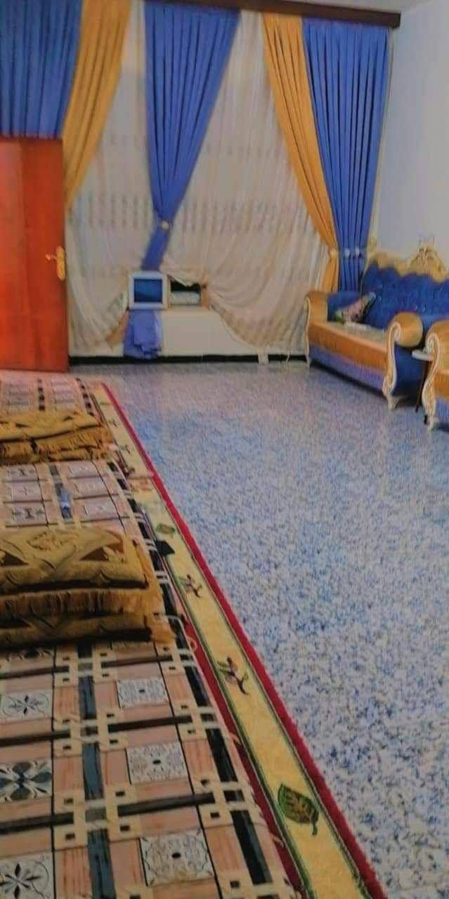 للبيع أو الإيجار 
بيت مساحته 400متر 
الفلوجه منطقة المختار 
أقرب نقطه داله سكلاته الرحمن
4غرف نوم 
الطابق الارضي كامل غرفتين نوم وصاله ومطبخ واستقبال وهول وصحيات كراج 
الطابق الثاني بعد ما كامل 
للايجار 300قفل 
البيع 80 مليون 
***********
