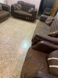 جلد • ١٠مقاعد • نظيف جدا