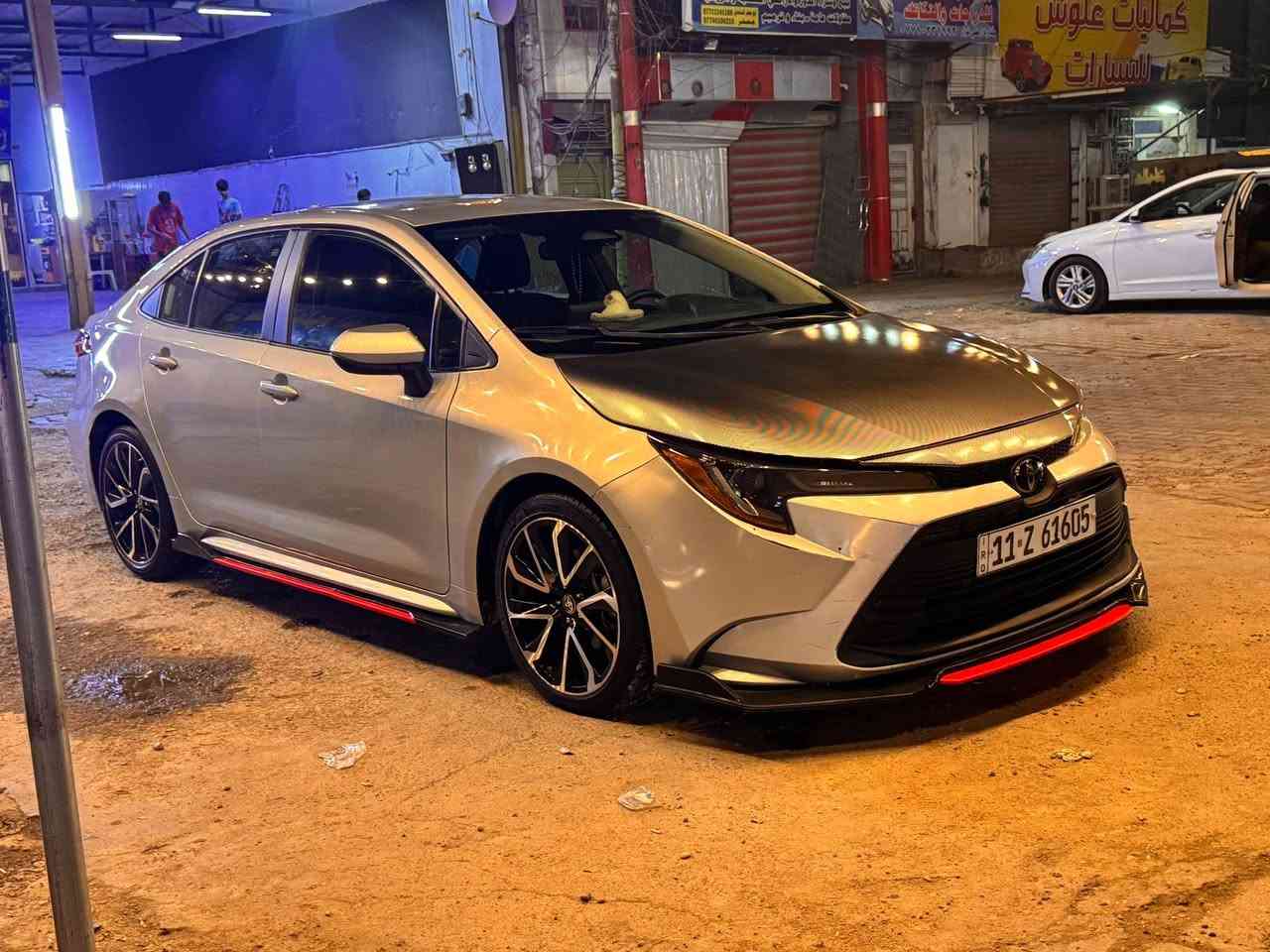 سلام عليكم 
تويوتا كورلا 
بيع او مراوس 

2023
ماشيه 70الف كيلو 
وراد امريكي حادثها بنيد وجاملغ  وربع باب صابغيها تطابق لون مابيها لا معجون ولا ضربه 
مواصفات 
شاشه 
تحكمات ستيرن 
هاند بريك بصمه 
كامره 
مكينه وكير شرط شركه 
السياره جديده كلش جديده كل غراضها شركه حته الفيت بمب مال شركه غاز تبريد شركه 
والسعر 132مجال كلش كلش قليل حك جيه 
*********** 
مكانها بغداد الشعب بغداد, العراق
