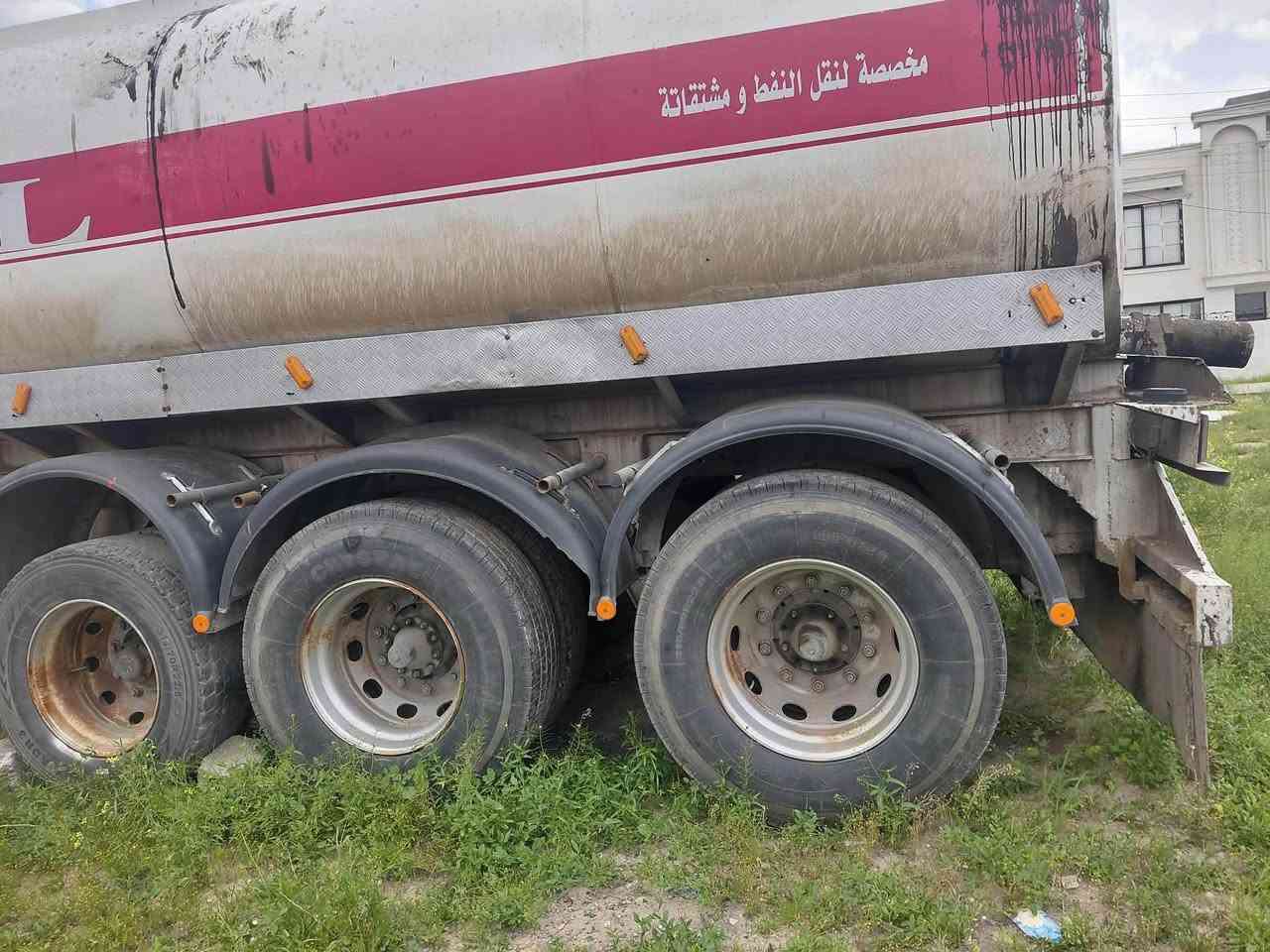 شاحنة • هاتف
