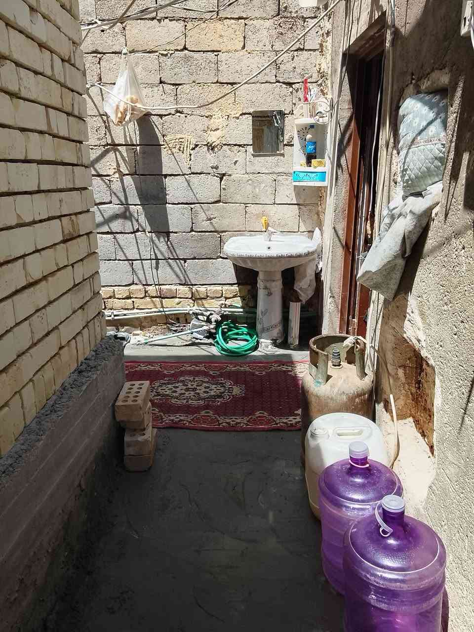 🏡 بيت للبيع – النجف حي الرحمة

📍 الموقع: حي الرحمة، شارع مقرنص، قرب حسينية السيد كريم.

▫️ المساحة: 60 م².▫️ يتكون من: غرفتين (5×3)، صالة (5×4)، مطبخ (2×2)، تخريجة ومكشوف.▫️ البناء: بلوك.

✅ السعر يشمل: سبلت طنين، مغسلة، خزان ماء، سخان، كلوبات، ومطور.

💰 السعر: 21 مليون دينار قابل للتفاوض.

📞 للاستفسار: ***********
