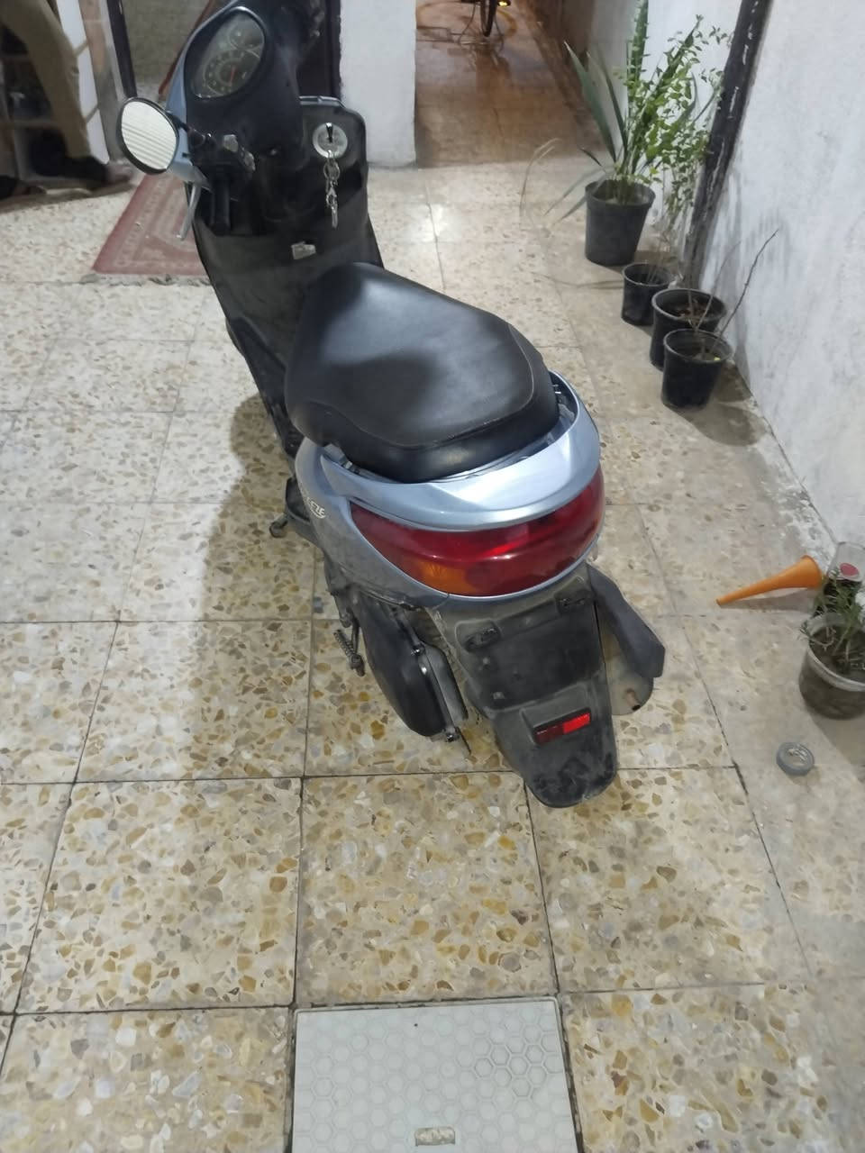 دراجه بريز لكزز بلاديه مال رمبه جديده مامفتوحه والامجفته السعر(800) وبيها مجال بسيط حك الجيه للاتصال (***********) العنوان بغداد الحسينيه قرب تقاطع ابو سمير البنجرجي
