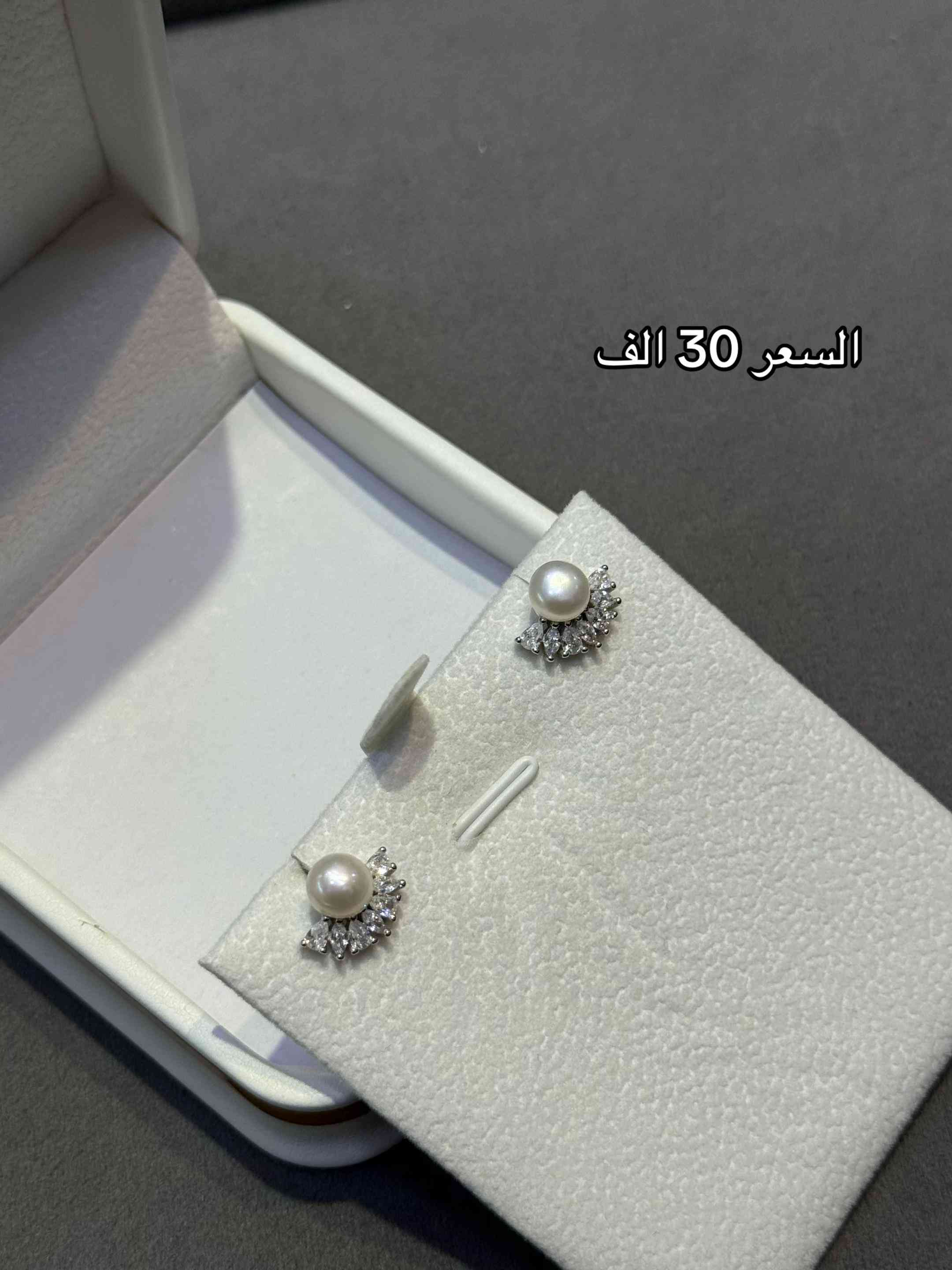 تميزي باطلالتك معنا ✨  الفخامه والجوده العاليه 👍✨ العنوان الديوانيه/سوق التجار/ شارع الصفافير  يوجد توصيل الى كافه محافضات العراق🛵🛵 ***********/*********** #الماس #دايموند💎 #dimond #فضة_قلبها_أبيض #زفاف 
