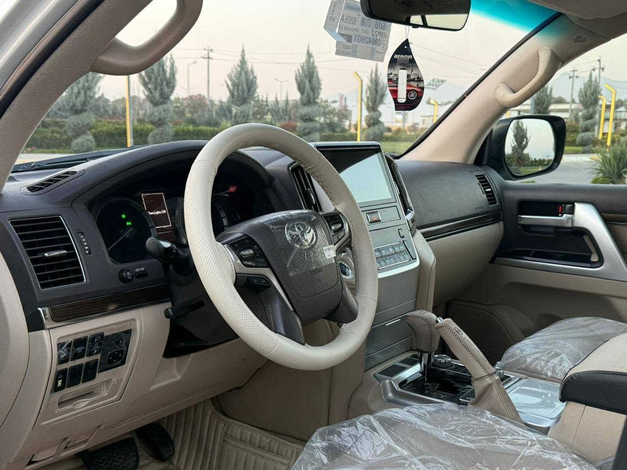 لاندكروزر في اكس • ٢٠١٩ • ١١٤٠٠٠ كم