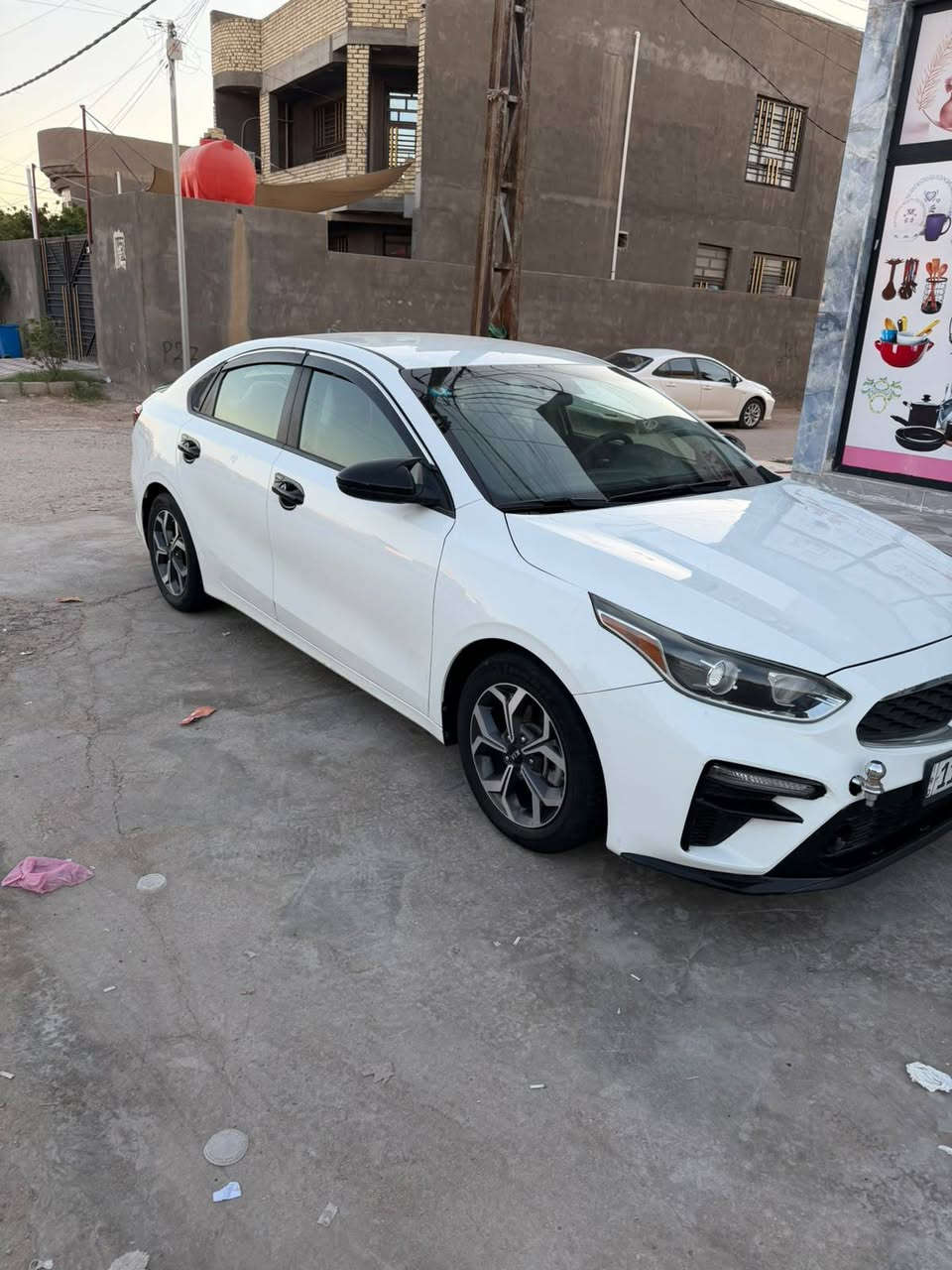 السلام عليكم 
فورتي وارد امريكي 2019 
رقم بغداد باسمي سنوية جديده هزه جديده 
ضرر السياره بنيد بدل ومصبوغ 
وبيه حالوب بلقمار مايبن بس بالسونار 
مكينه ٢٠٠ دوش مامفتوح 
كير ايتي 
السياره جاهزه من كلشي 
لايت زنون عالي ناصي 
دوشمه جديده 
الارضيه جلد 
السياره مال بيت عله يدي 

السعر 130 وبيه مجال شي قليل 
لاتصال ***********
