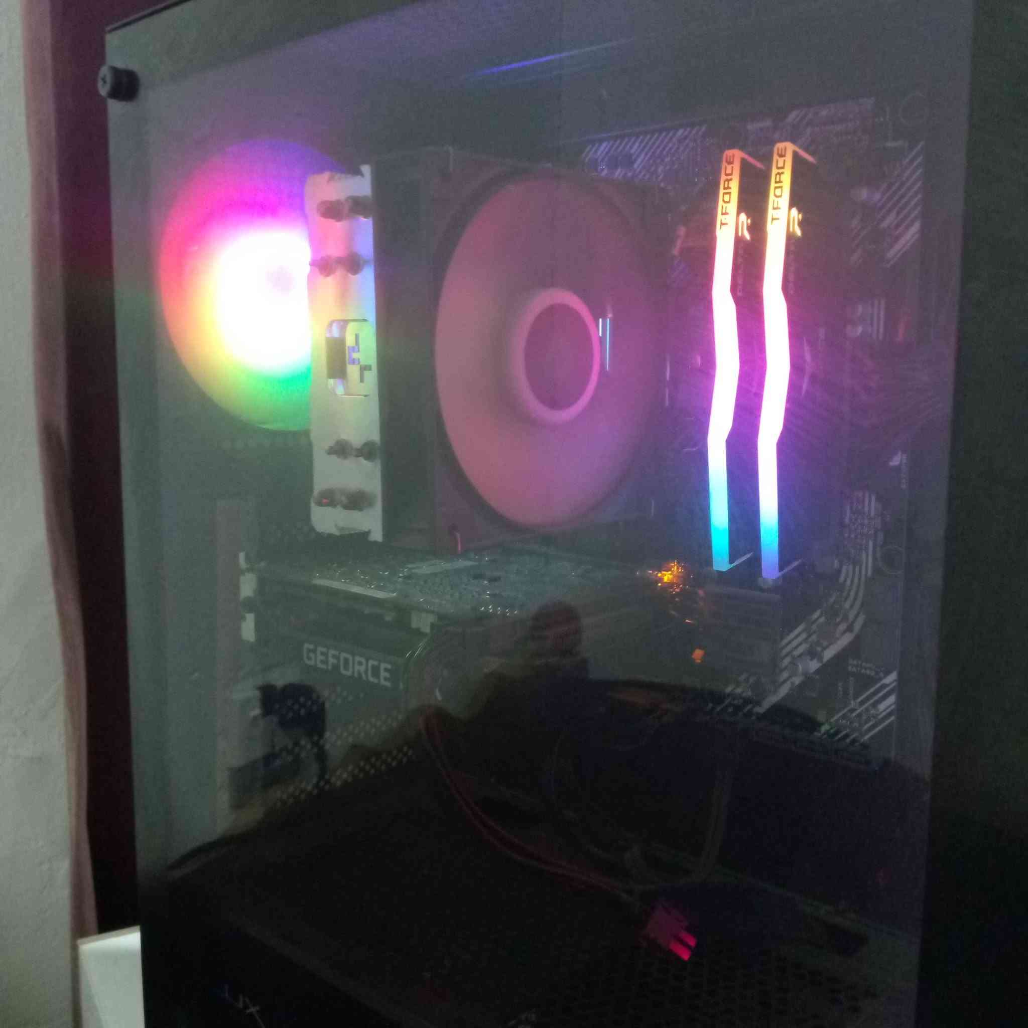 السلام عليكم 

المواصفات 👇🏻
▫️ CPU: AMD RYZEN™ 5 5600 | 6C / 12T
▫️ COOLER: DEEPCOOL® AG400 | ARGB | 120MM
▫️ M.B: ASUS®B450M-A / M.2
▫️ GPU: PNY® GEFORCE® RTX 2060 | 6GB
▫️ RAM: T.FORCE 16GB (2X8GB) | DDR4 | 3600MHZ 
▫️  PSU: LUX ® 750W 80+ BRONZE
▫️  STORAGE: NVME  1T | M.2 
▫️ CASE: MASS  4FAN  | FULL RGB 

▪ السعر: 720,000 دينار
▪ مكاني: بغداد - الأعظمية
▪ التوصيل: بغداد (5 آلاف) | المحافظات (6 آلاف)
▪ رقمي: ***********

