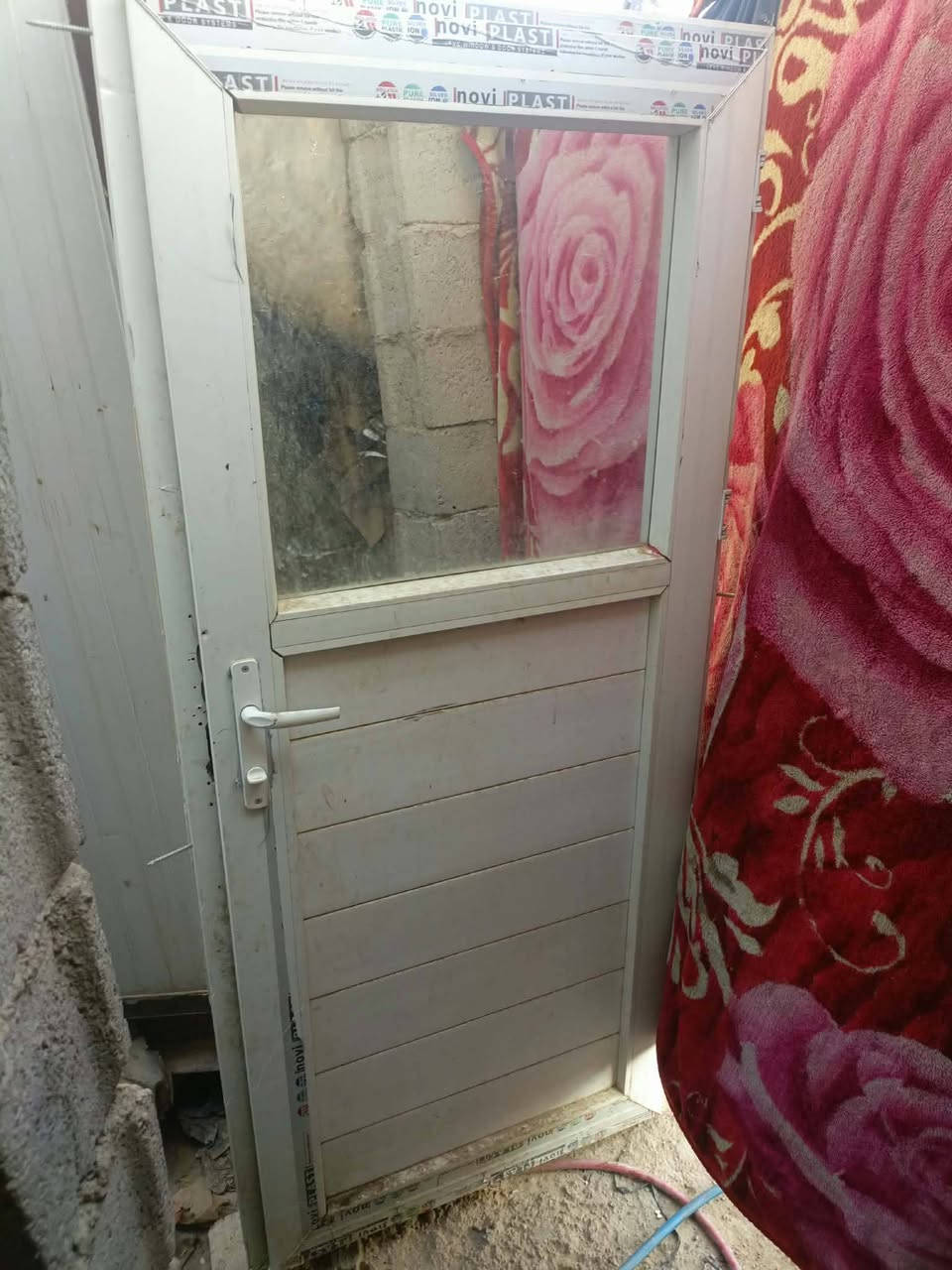 سندويشات • باب ألمنيوم • قرب فلكة سلمان