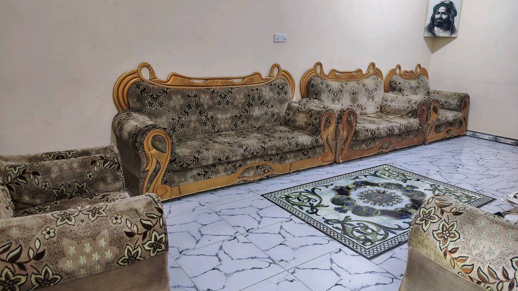 تخم ملكي ٥ قطع البيع ٢٠٠ وبيهن مجال عنوان بصره زبير حي الخطوه 