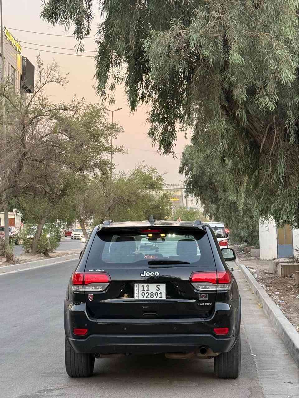 جيب كراند شيروكي - اسود - موديل 2020
رقم بغداد  لون اسود 
ماشيه 122 كم
مواصفات 
1-رادار  + جانبي + خلفي
2-اوتو بريك مانع تصادم امامي   
3-قياده ذاتيه 
4-تحديد مسار 
5-نقطه عمياء
6-دخول ذكي
7-نظام ( start/stop - ايكو - سبورت ) 
8-كشن كهرباء 
9-كشنات تدفئه 
10-ستيرن تدفئه
11-تحكم ستيرن جهتين  
12- جنطه كهرباء
حادثها جاملغ و بنيد راجع بارد 
مكفوله الدواخل مالته  
السعر 190$
اتصال او واتساب *********** بغداد, العراق
