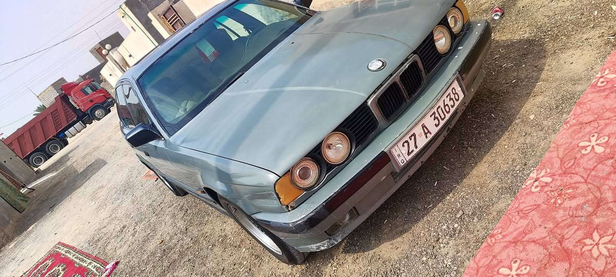 بي ام 525 • موتور 2500 • رقم انكليزي