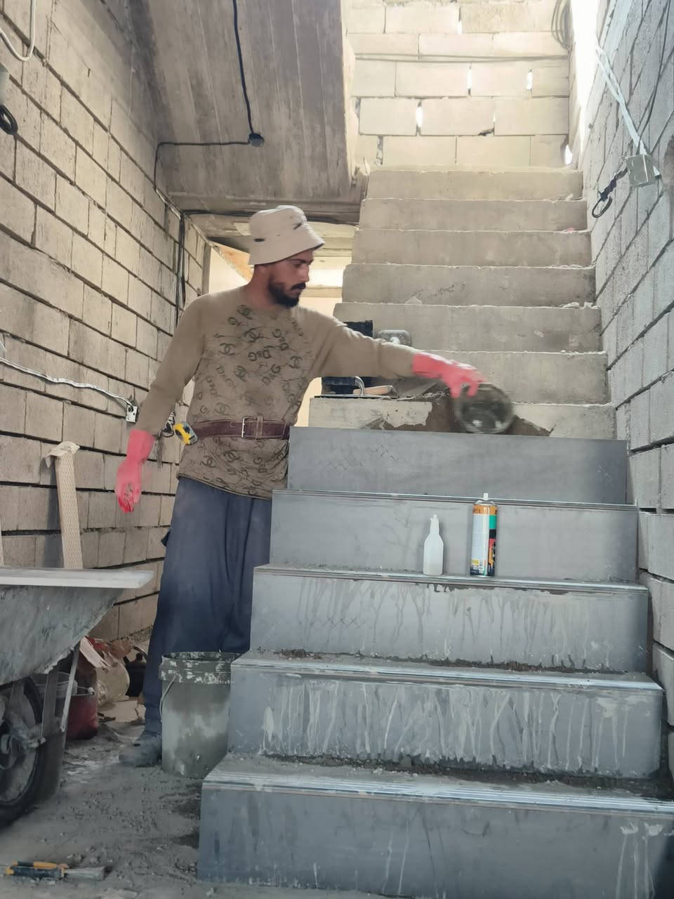 خلفه سيراميك متفرغ للعمل
نعمل سيراميك مرمر كرانيت 
بايات درج حجر قرض بورسلين 
استفسار اكثر اتصل
 ***********

‏‪مستعدون لكافه أعمال الترميم  شغل ليزر
