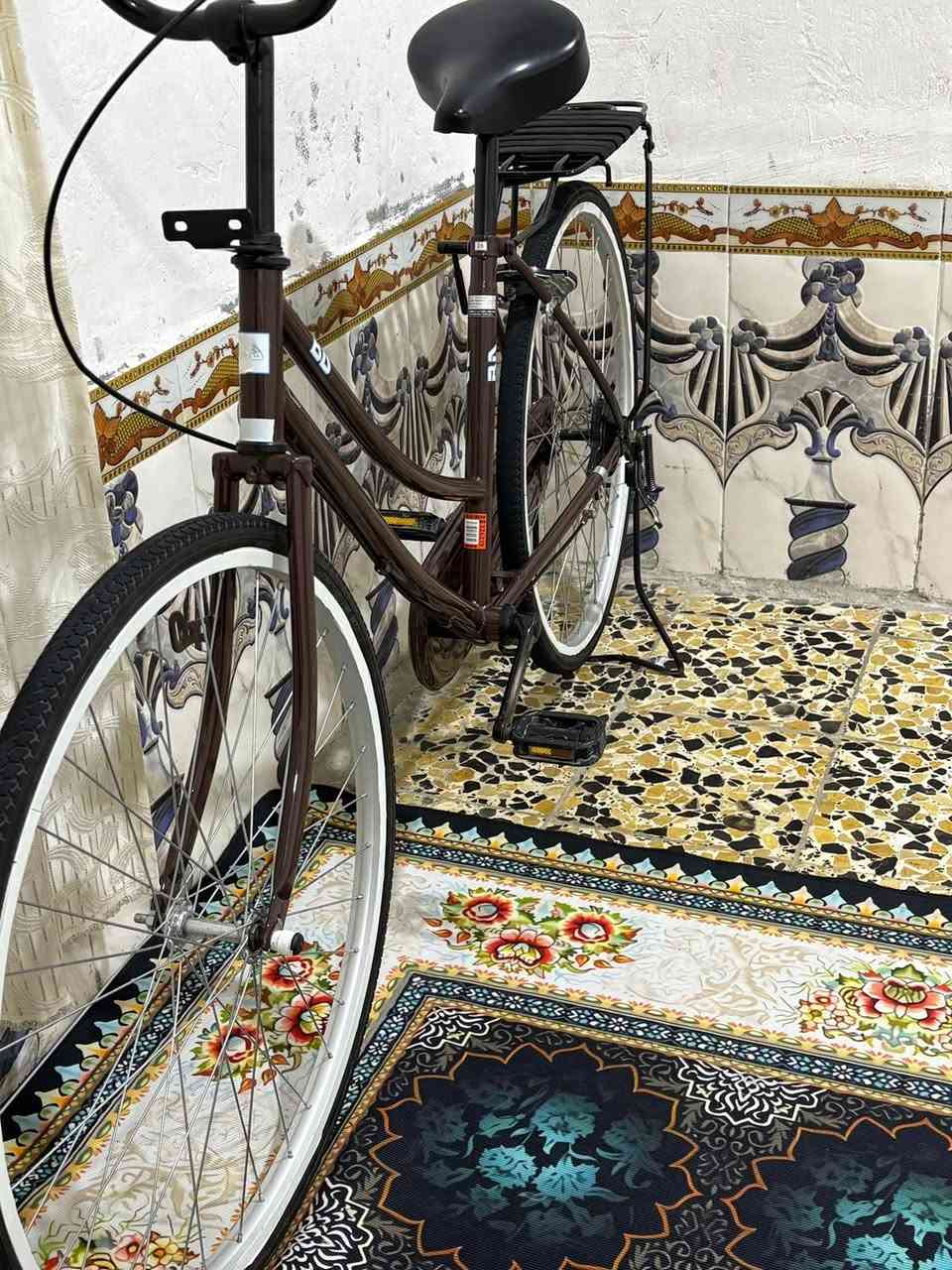 *🚲 للبيع بايسكل ياباني بالة نضيف*
بايسكل ياباني بالة اصلي مو تجاري
الحجم: *26*
اللون: *جوزي - بني*
الحالة: *نضيف وجاهز، تايرات وبركات شغالة 100%*
مال بيت، نظافة عالية

*السعر: 160 الف وبيه مجال بسيط*
*المكان: البصرة - كرمة علي*
*للتواصل: ************

اللي يتصل اجاوبه مباشرتاً
