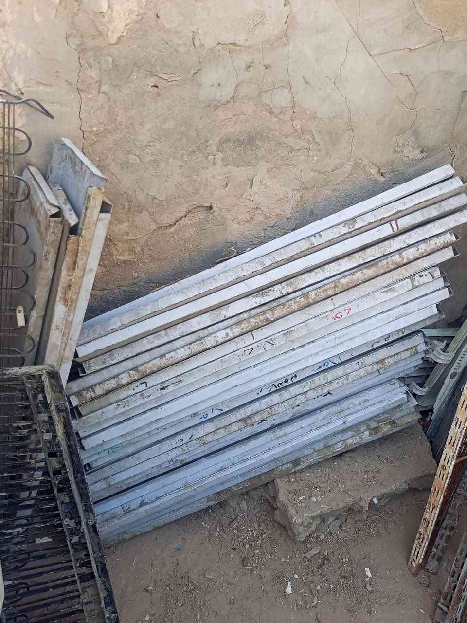 سلام عليكم شباب توجد رفوف محلات للبيع 40راف هنه ومصاطرهن كاملات سعر 125العنوان شامية شارع 30 قرب مدرسة الخوله للبنات هاتف ***********
