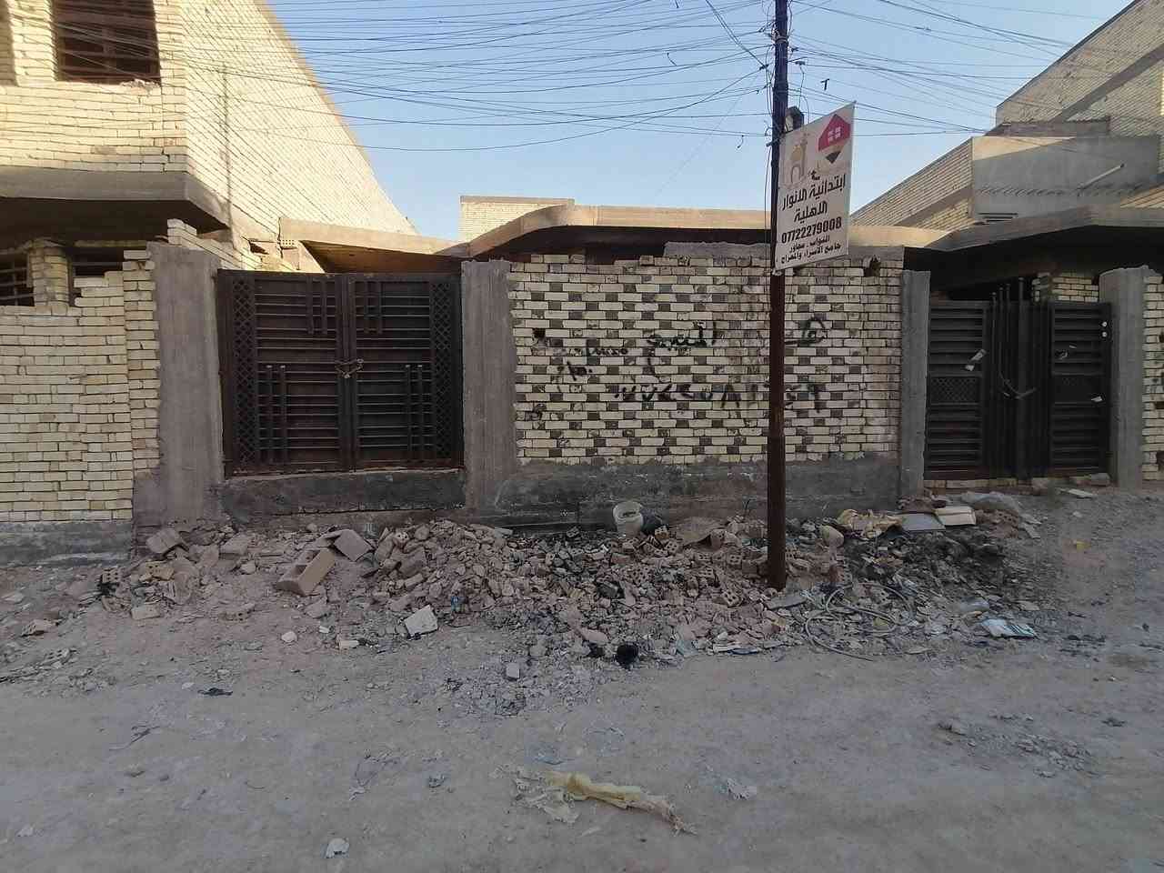 السلام عليكم هياكل  عدد ٢  مساحة  كل هيكل 150م يحتوي كل هيكل عدد غرف 2 صالة خدمات  
مبطخ ستقبال بناء حديث مقاطعة 2/8   بصف مقاطعة2/9 استفسار واتساب ***********

