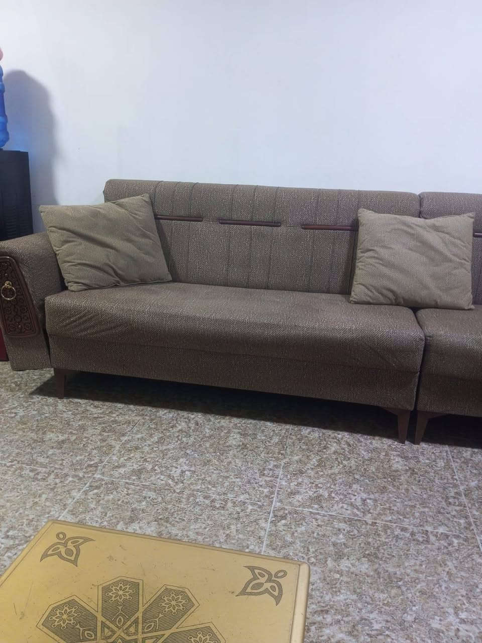 ديوان 9 مقاعد كلش نظيف كوشات وطبلة وسطية250 الف بغداد على الرقم ***********
